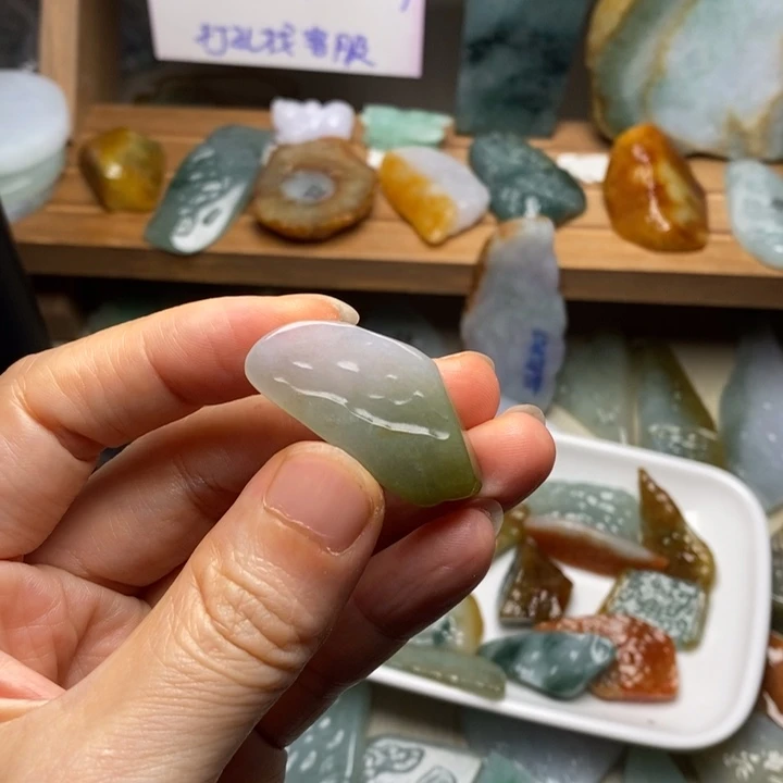 颈饰未镶嵌翡翠天然