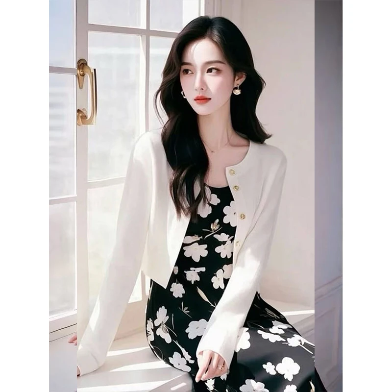 开春穿搭套装2025又a又飒高级感小香风白色外套碎花连衣裙两件套