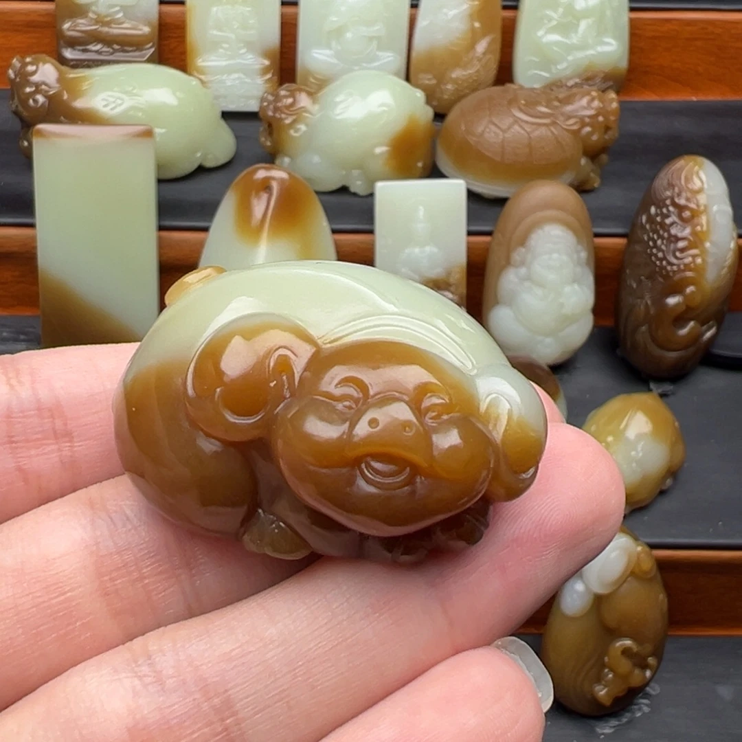 浅***爱和田玉未镶嵌颈饰