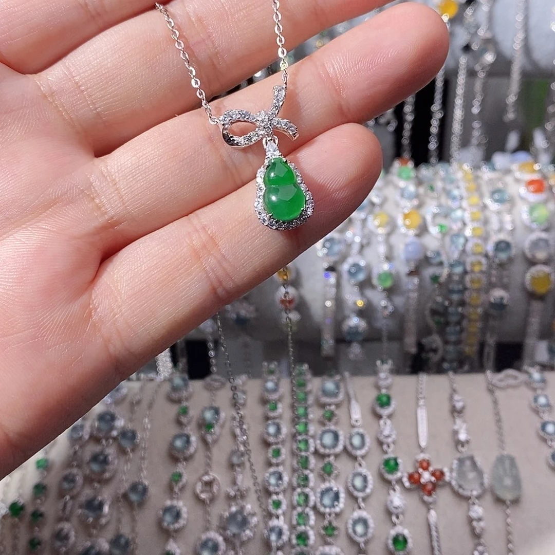 梨***点翡翠银S925镶嵌颈饰