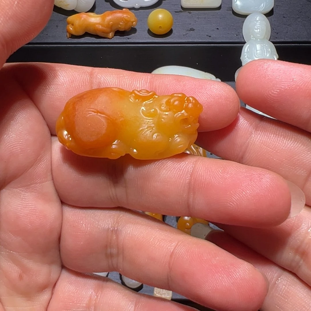 和田玉未镶嵌颈饰亮****）