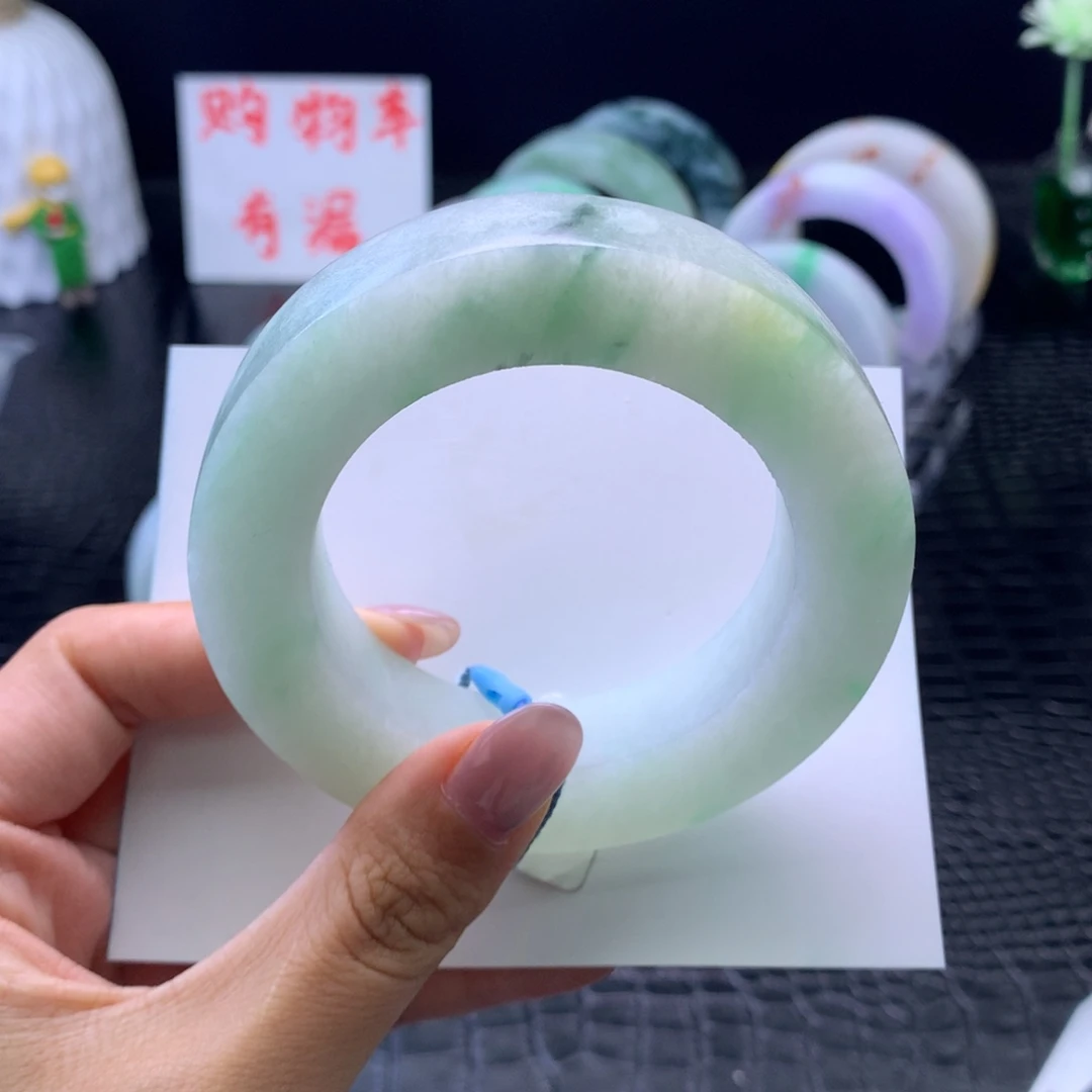 喜***惠定制翡翠未镶嵌手镯