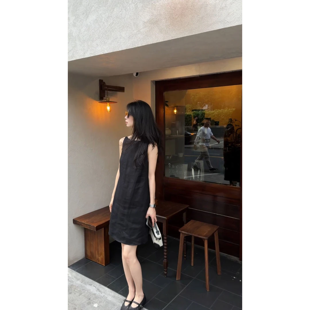 千金清冷感贵系气质黑色背心连衣裙女夏季小个子时尚洋气韩系短裙