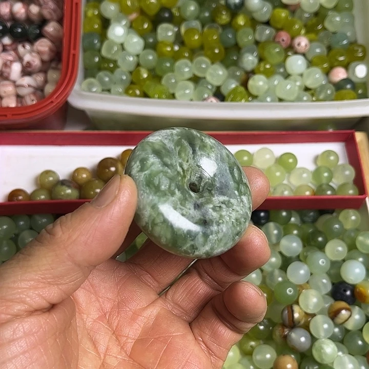 合金蛇纹石玉颈饰