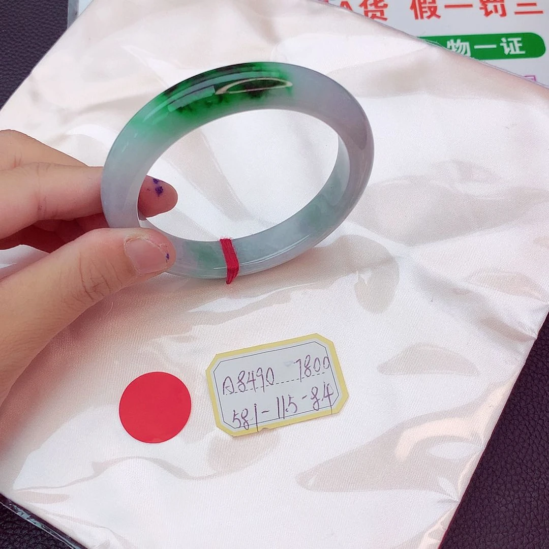 翡翠手镯足铂镶嵌翡翠