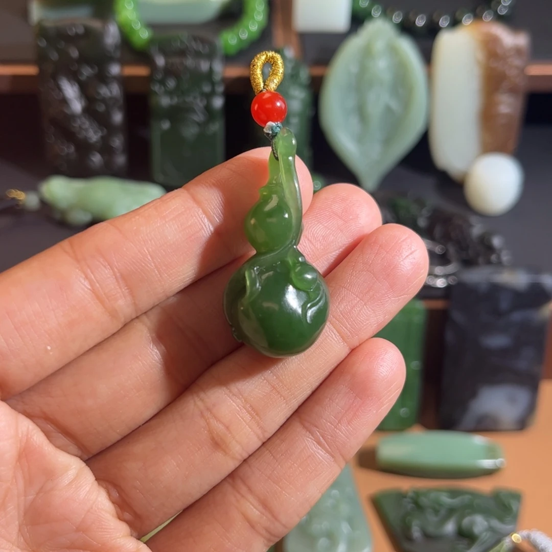 和田玉未镶嵌颈饰定制