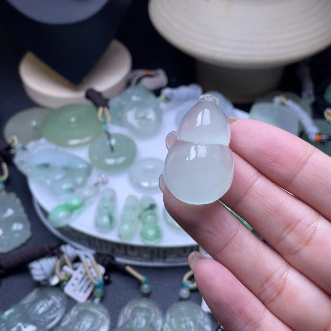 颈饰未镶嵌翡翠