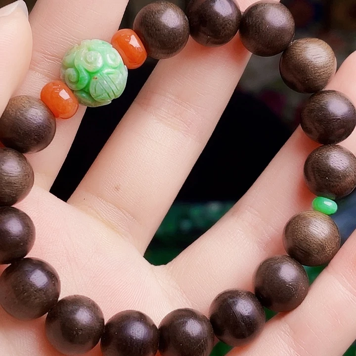 翡翠未镶嵌颈饰多样性