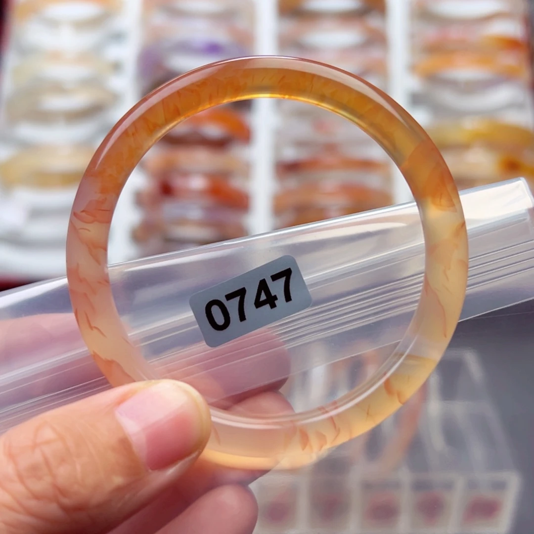 玛瑙/玉髓手镯未镶嵌坐****?