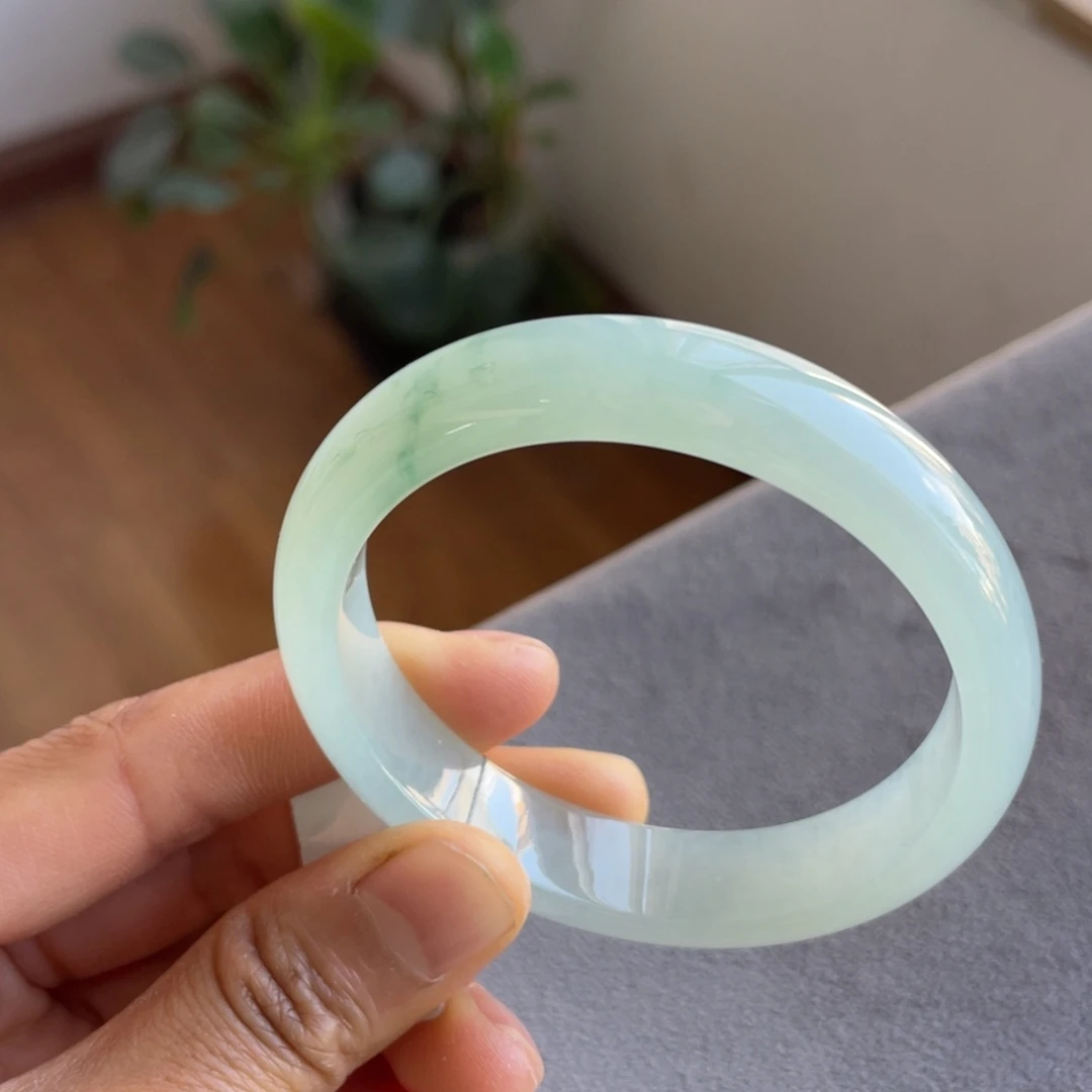 翡翠未镶嵌手镯飘花贵妃
