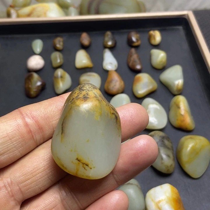 失***埃和田玉（糖玉）未镶嵌珠宝奇石