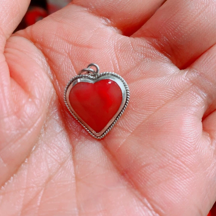 何***子巴林石巴林鸡血吊坠