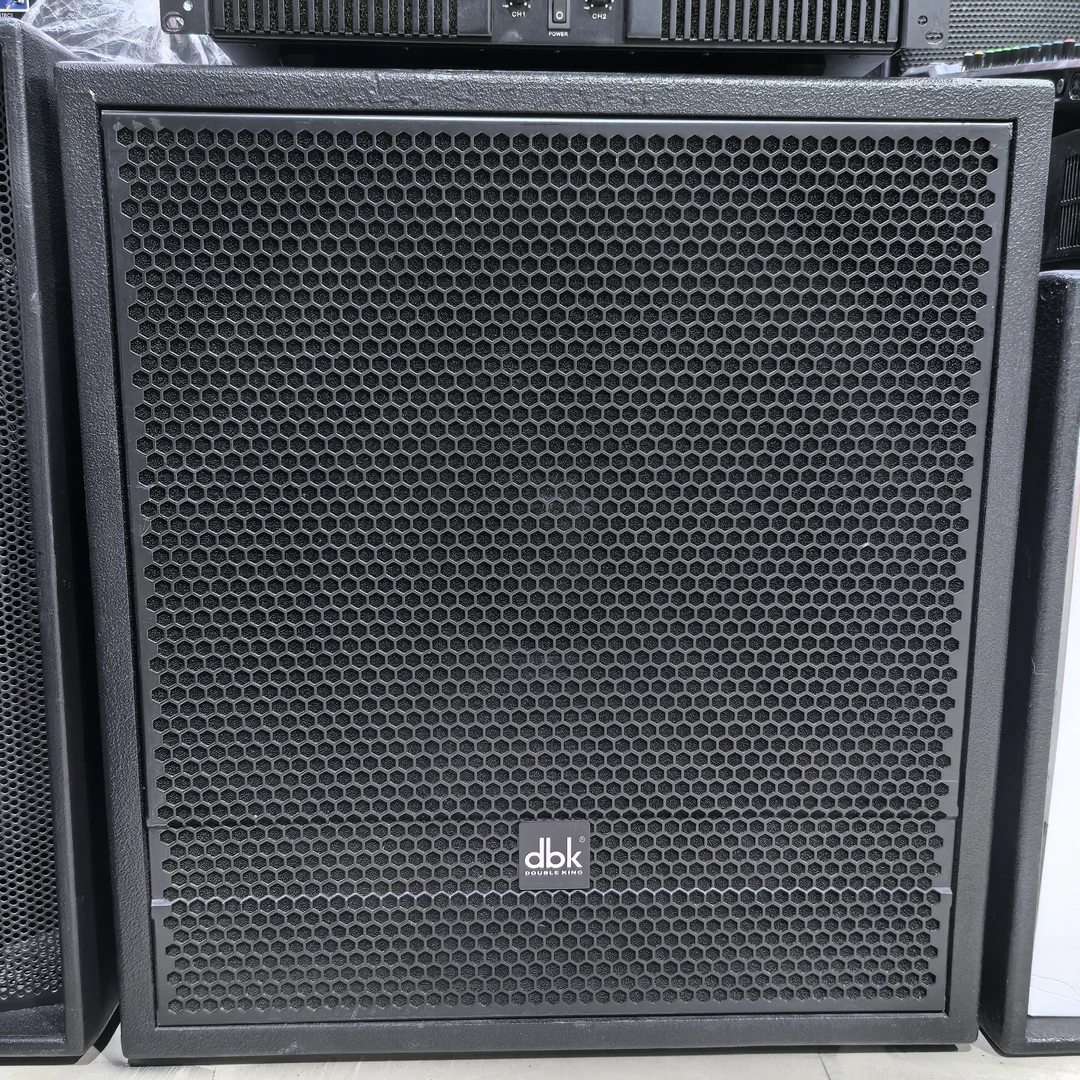 9新 dbk单18寸低音炮一只+功放机一台 不包邮
