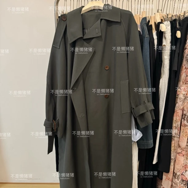 自带香味风衣。垂感很好。自留款