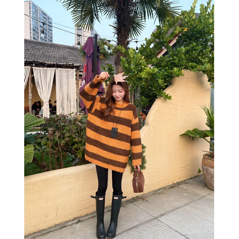Basic House/百家好韩版宽松粗条纹减龄圆领毛衣B0825C51682