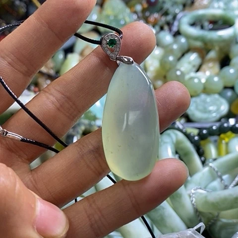 岫玉颈饰未镶嵌挂件