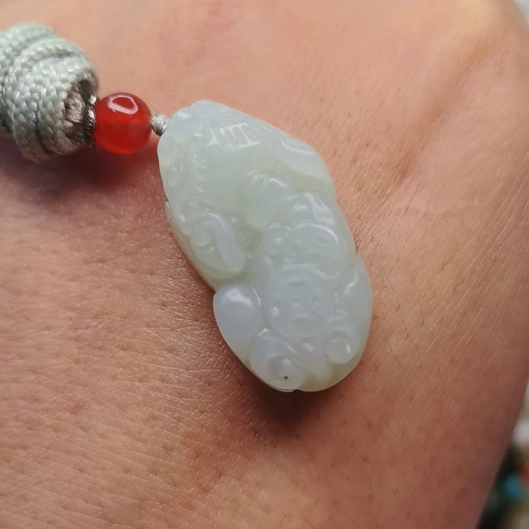 颈饰未镶嵌石英质玉