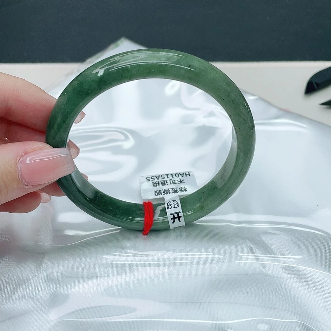 翡翠手镯未镶嵌正60.6