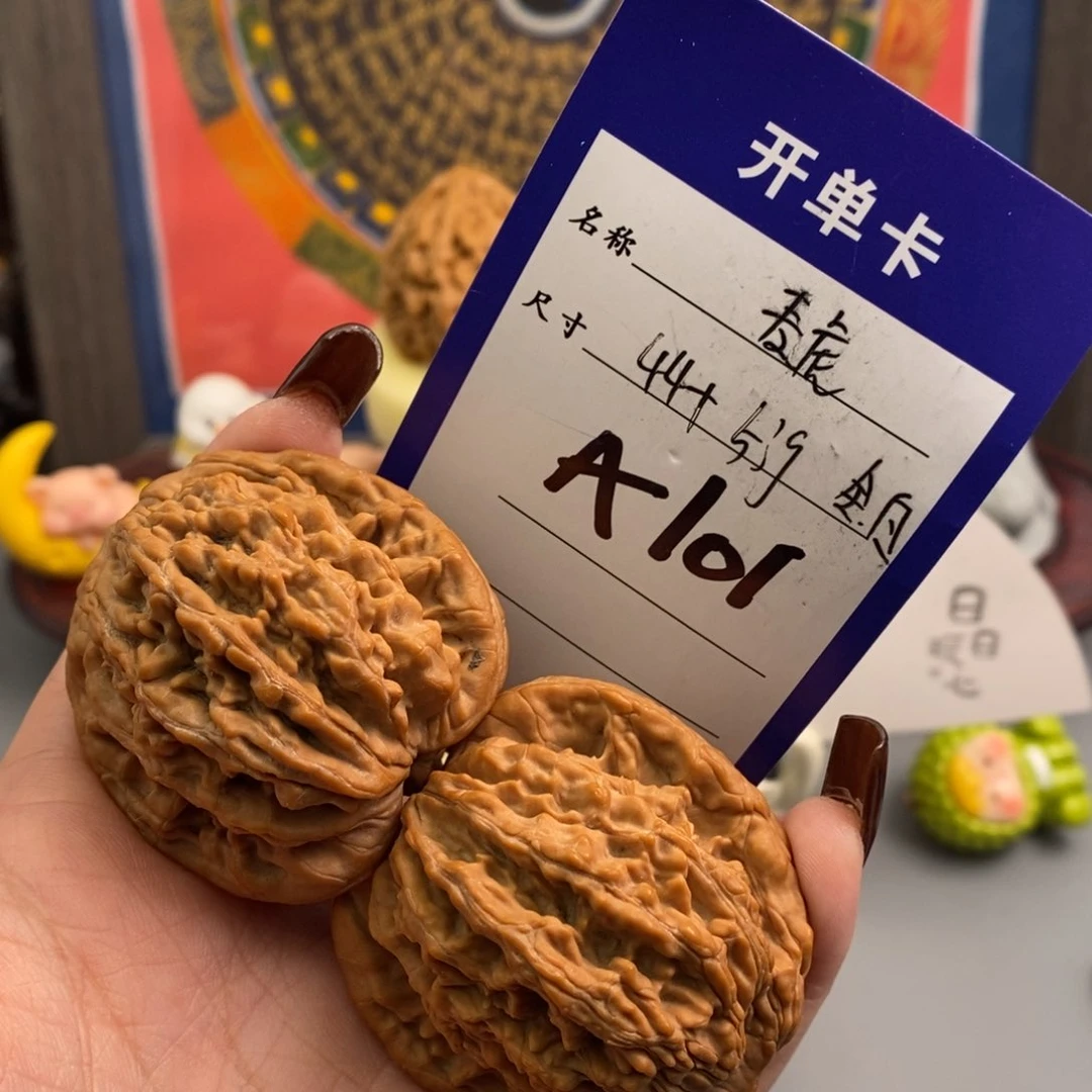 文玩核桃吊坠N****.麦虎