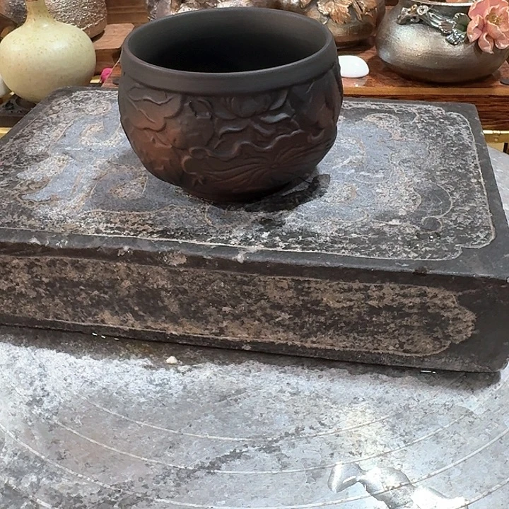 主人杯一个，瓷。品茗瓷