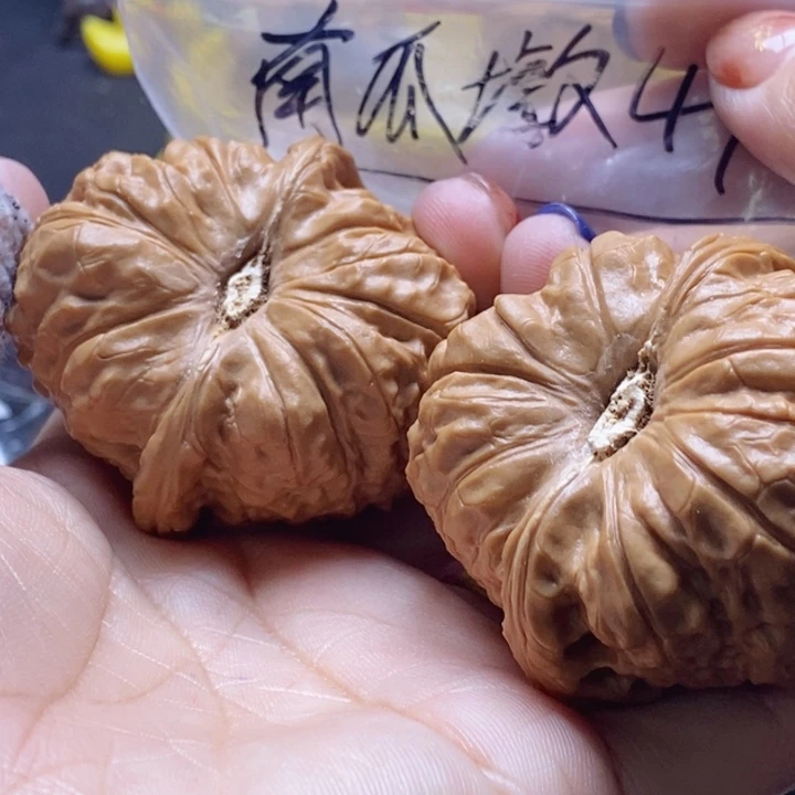 军***哥吊坠文玩核桃南瓜墩