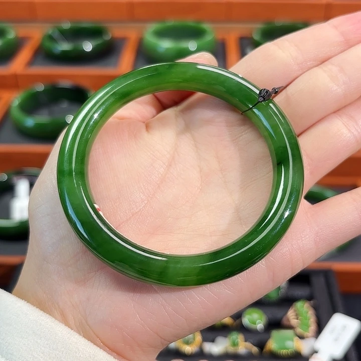 和田玉（碧玉）未镶嵌手镯冰底辣阳绿