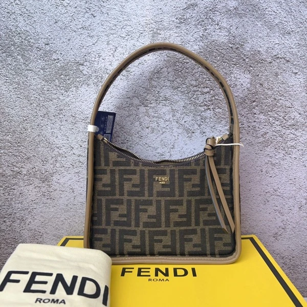 芬迪/95新/包包/250607LT0012/C18314544527