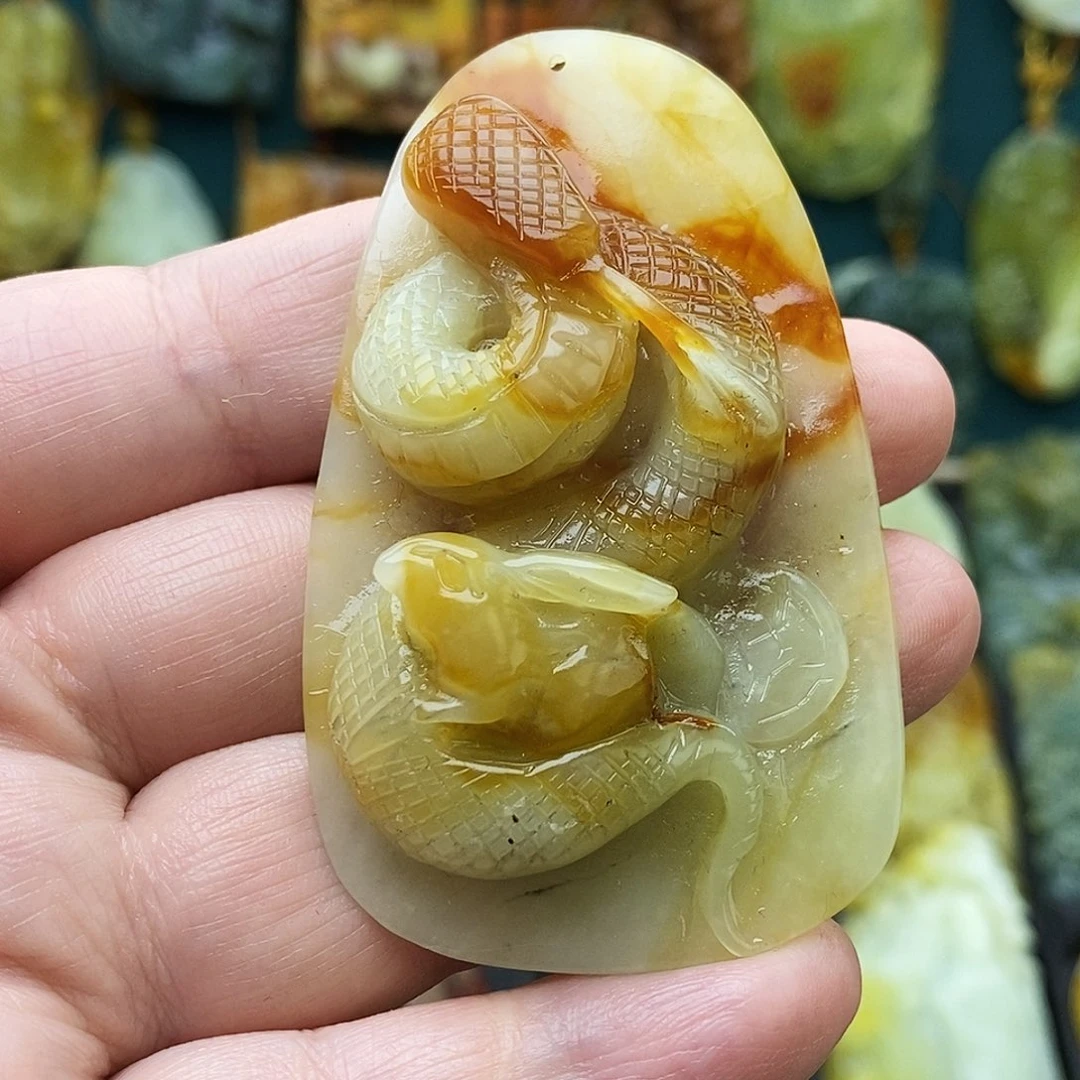 蛇纹石玉未镶嵌颈饰福利特价蛇盘兔