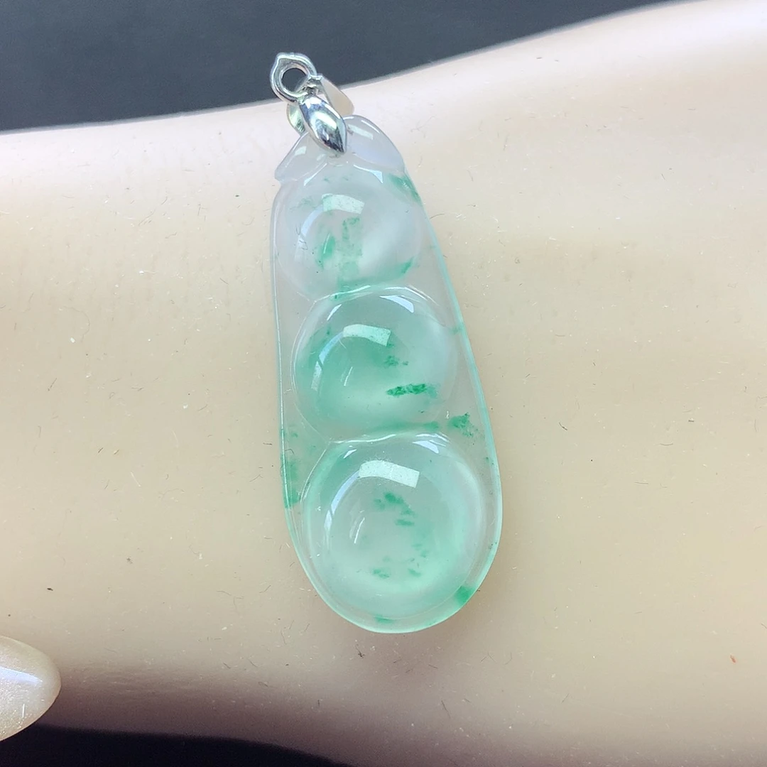 石英质玉未镶嵌颈饰