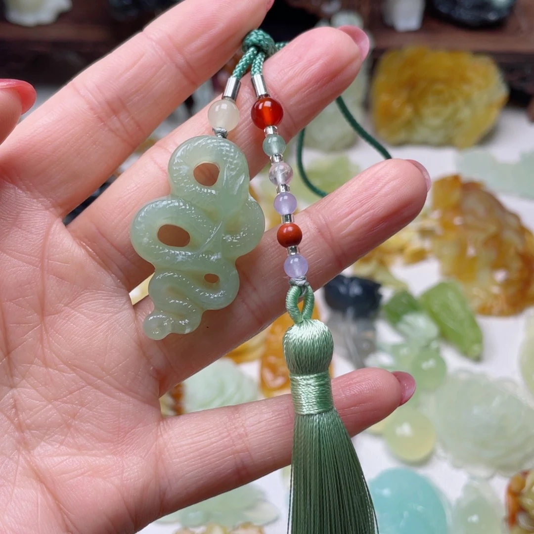 蛇纹石玉颈饰未镶嵌