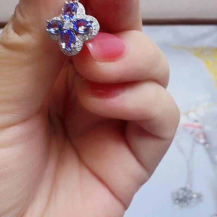 925银合成碳硅石吊坠