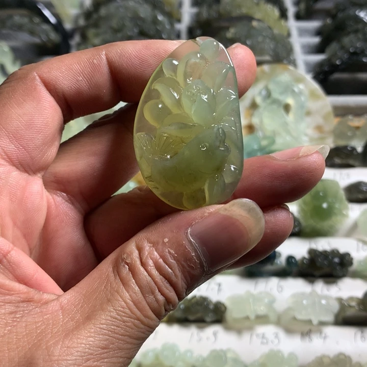 蛇纹石玉未镶嵌颈饰连年有余