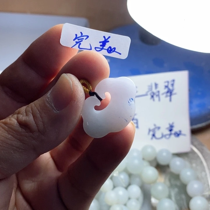 翡翠颈饰未镶嵌好