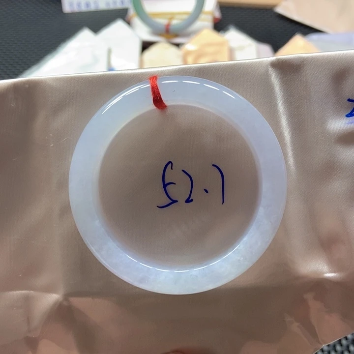 翡翠未镶嵌手镯月光白