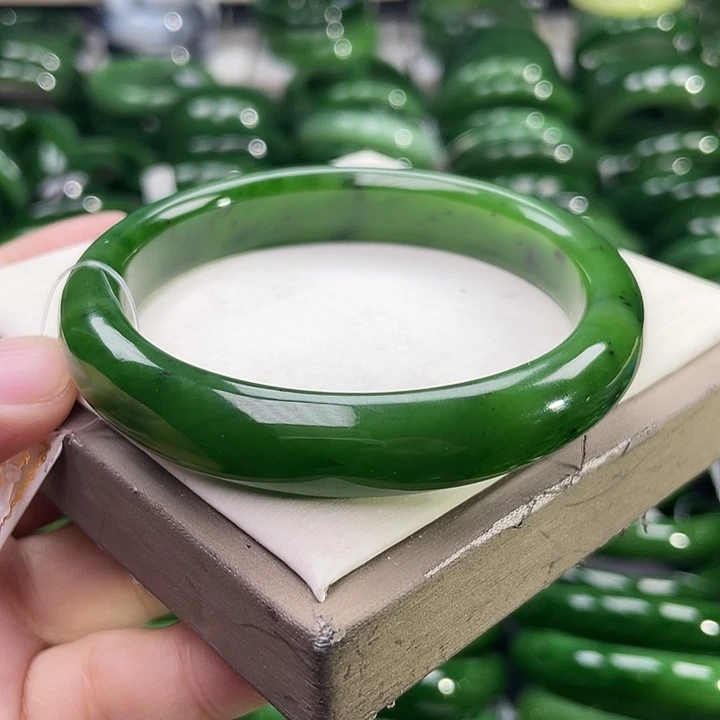 未镶嵌手镯和田玉（碧玉）