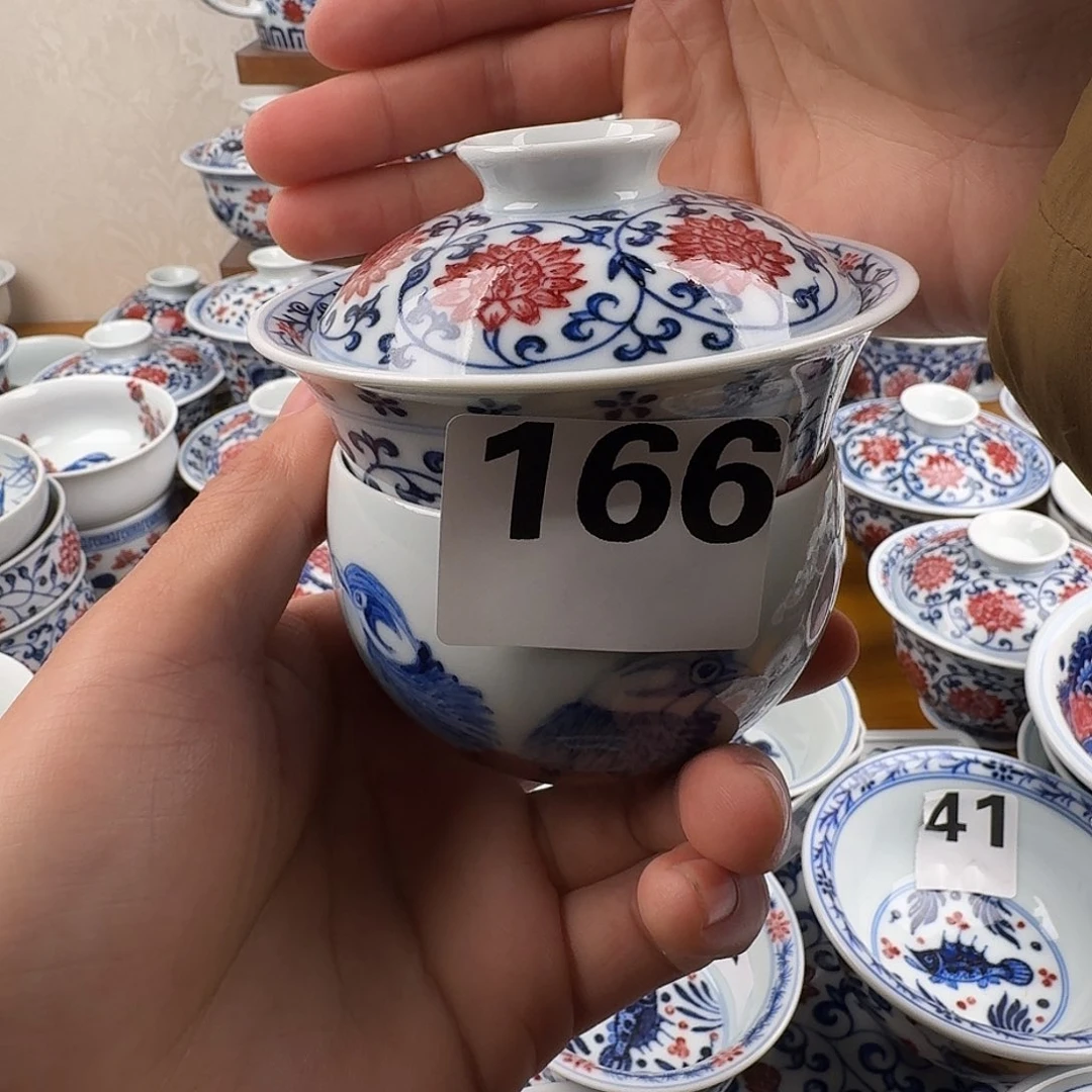 用***8青花釉里红盖碗和杯子一起