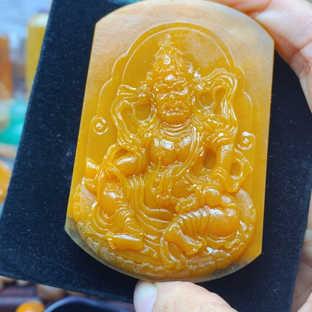 未镶嵌石英质玉（黄龙玉）颈饰