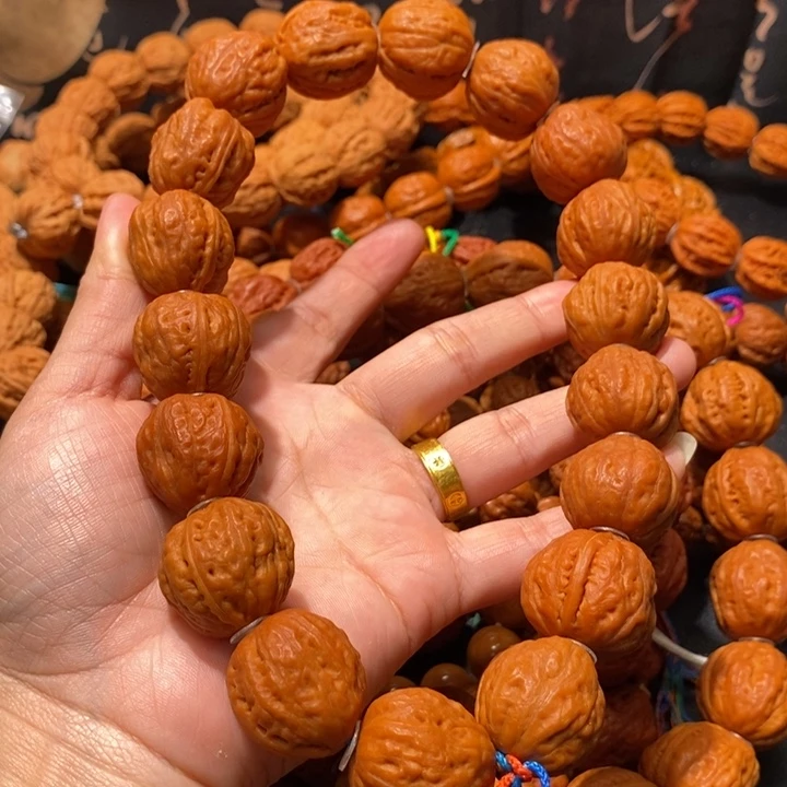 代***进木质类桃心核桃手持