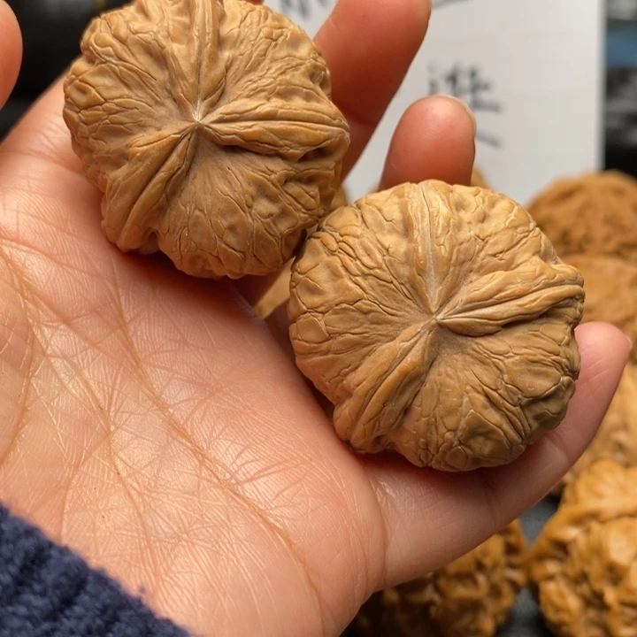 文玩核桃吊坠丫丫