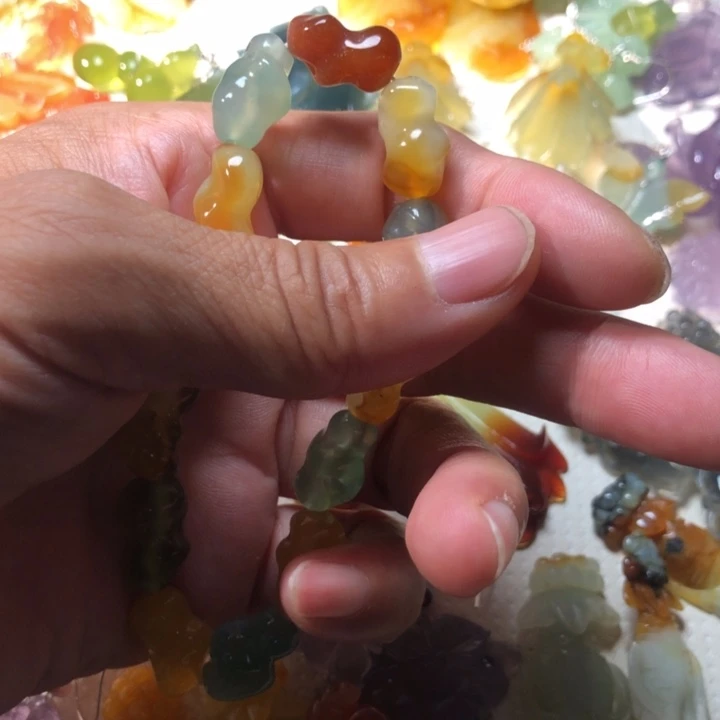 东***楼未镶嵌蛇纹石玉耳坠