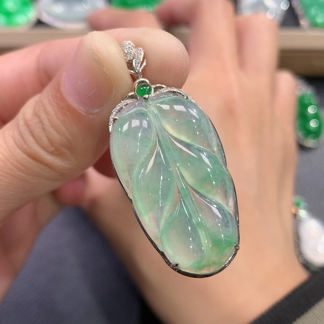 翡翠吊坠(赠链)18K金镶嵌