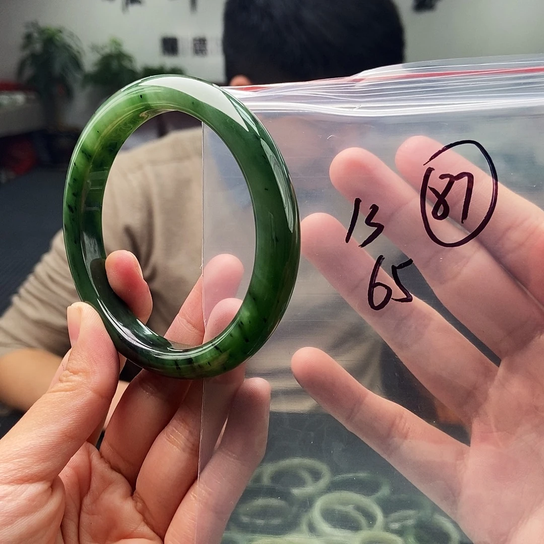 和田玉未镶嵌手镯拍一发一