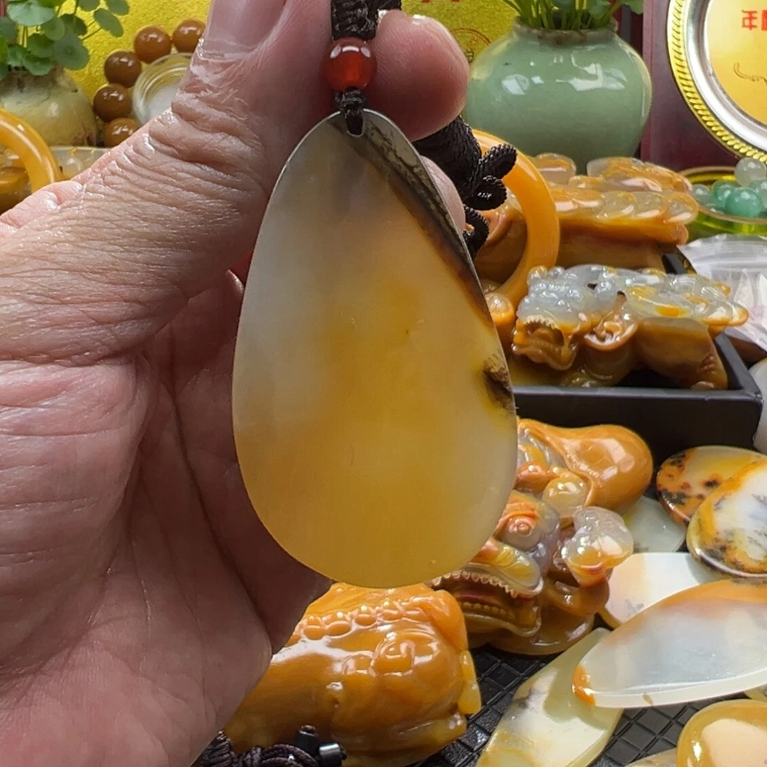 石英质玉未镶嵌颈饰