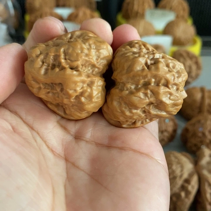 文玩核桃把件蛤蟆头三角