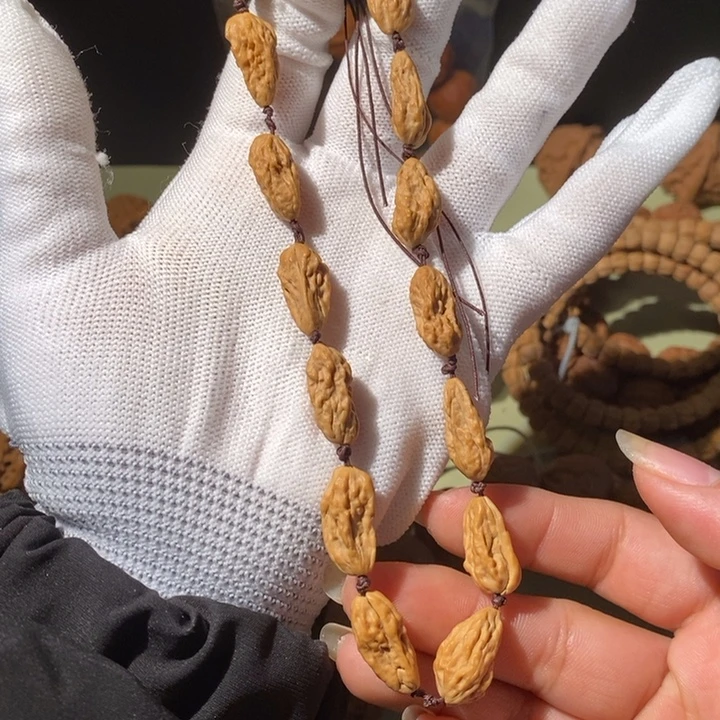 文玩核桃手串……50