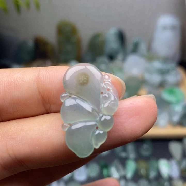 颈饰未镶嵌翡翠蝴蝶