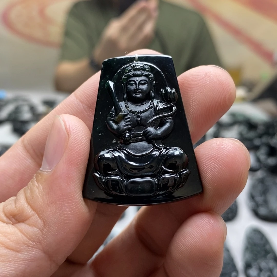 翡翠未镶嵌颈饰虚空