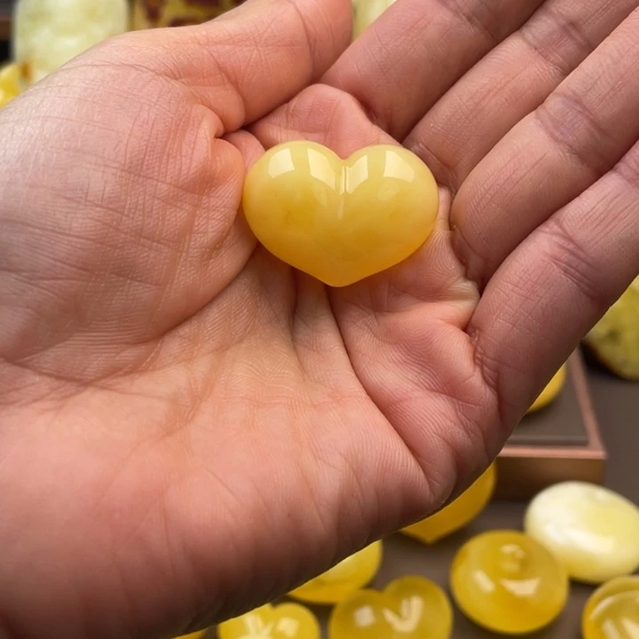 琥珀未镶嵌颈饰蜜蜡