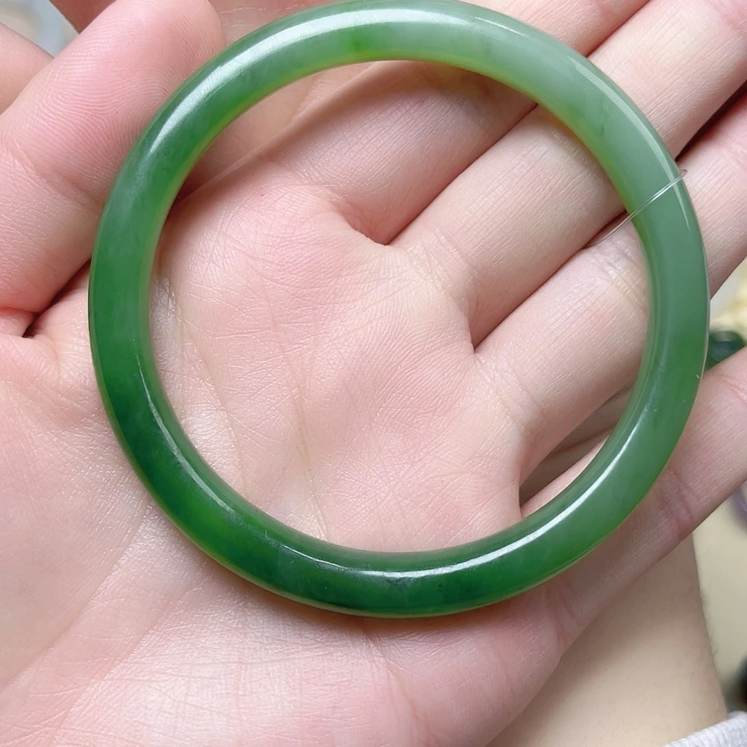 和田玉手镯60 61圈口。k k 未镶嵌
