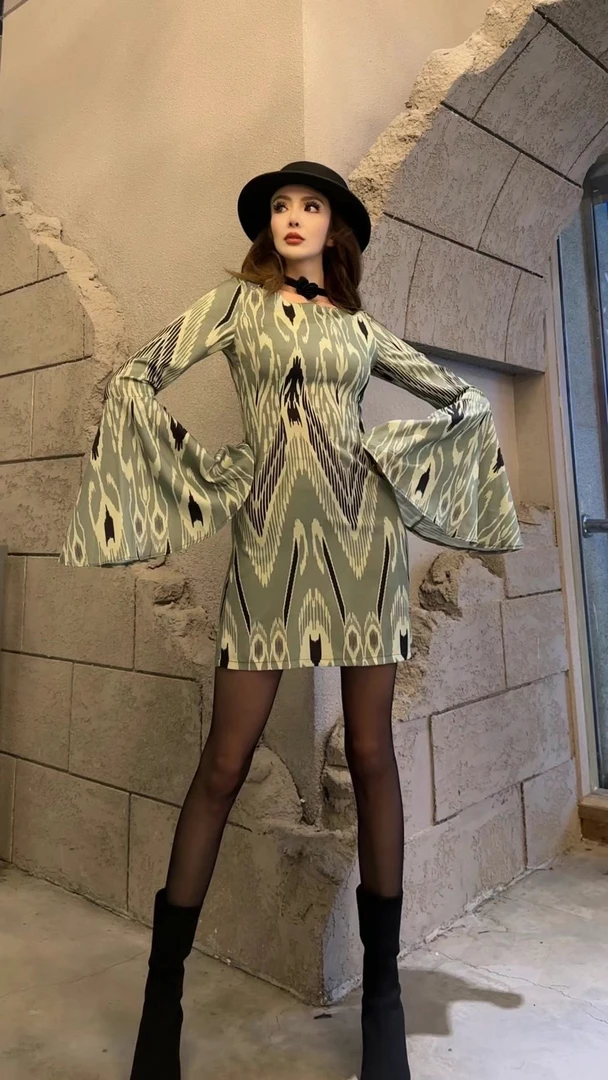 GIFLONA 绿色Atlas喇叭袖连衣裙